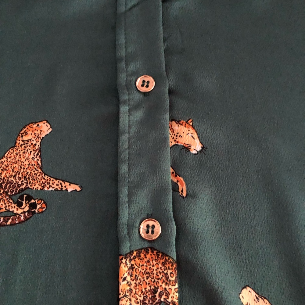 Entro blouse buttondown long sleeve teal fabric tan leopard jaguar silhouettes - Picture 3 of 9